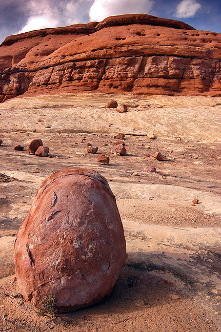 A boulder sits on the Cedar Mesa sandstone trail near the Squaw Flat campground.