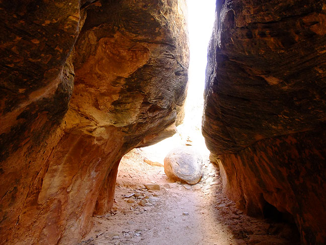 The Devil's Pocket trail passes through several cracks like this, which take on an almost cave-like appearance.