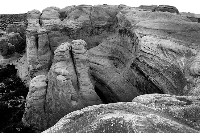 The formations surrounding Echo Arch were all of a similar hue, and seemed better expressed in black-and-white.