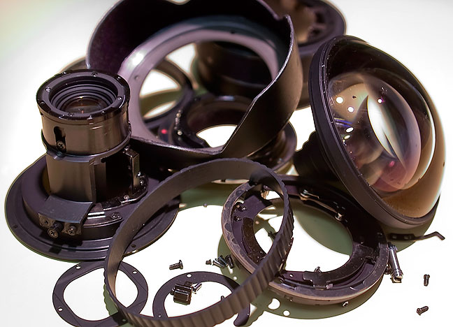 The Sigma 14mm after dissection; it is now a collection of parts