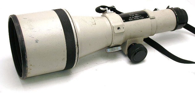 I found this image of a Canon 600mm online, and it looks exactly like the one I used that night. It focused using knobs, like a telescope.