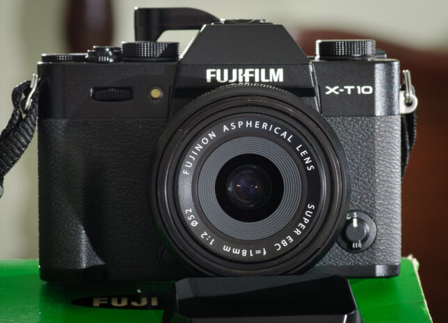 This is the front view of the Fujifilm X-T10 with my new used 18mm f/2.0. First glance use of this lens is all positive.