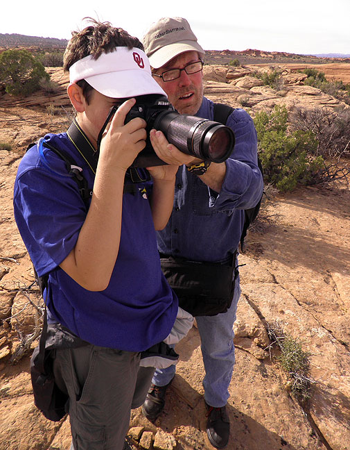 Robert gives photography pointers to David on the Delicate Arch trail.